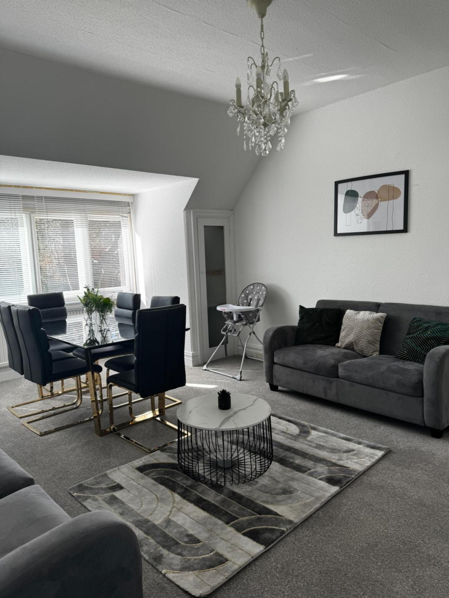 Apartment In Canford Cliffs Close To Sandbanks Beach Poole Eksteriør bilde