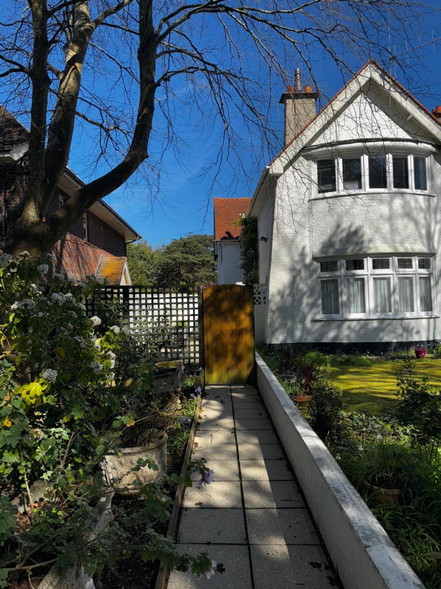 Apartment In Canford Cliffs Close To Sandbanks Beach Poole Eksteriør bilde