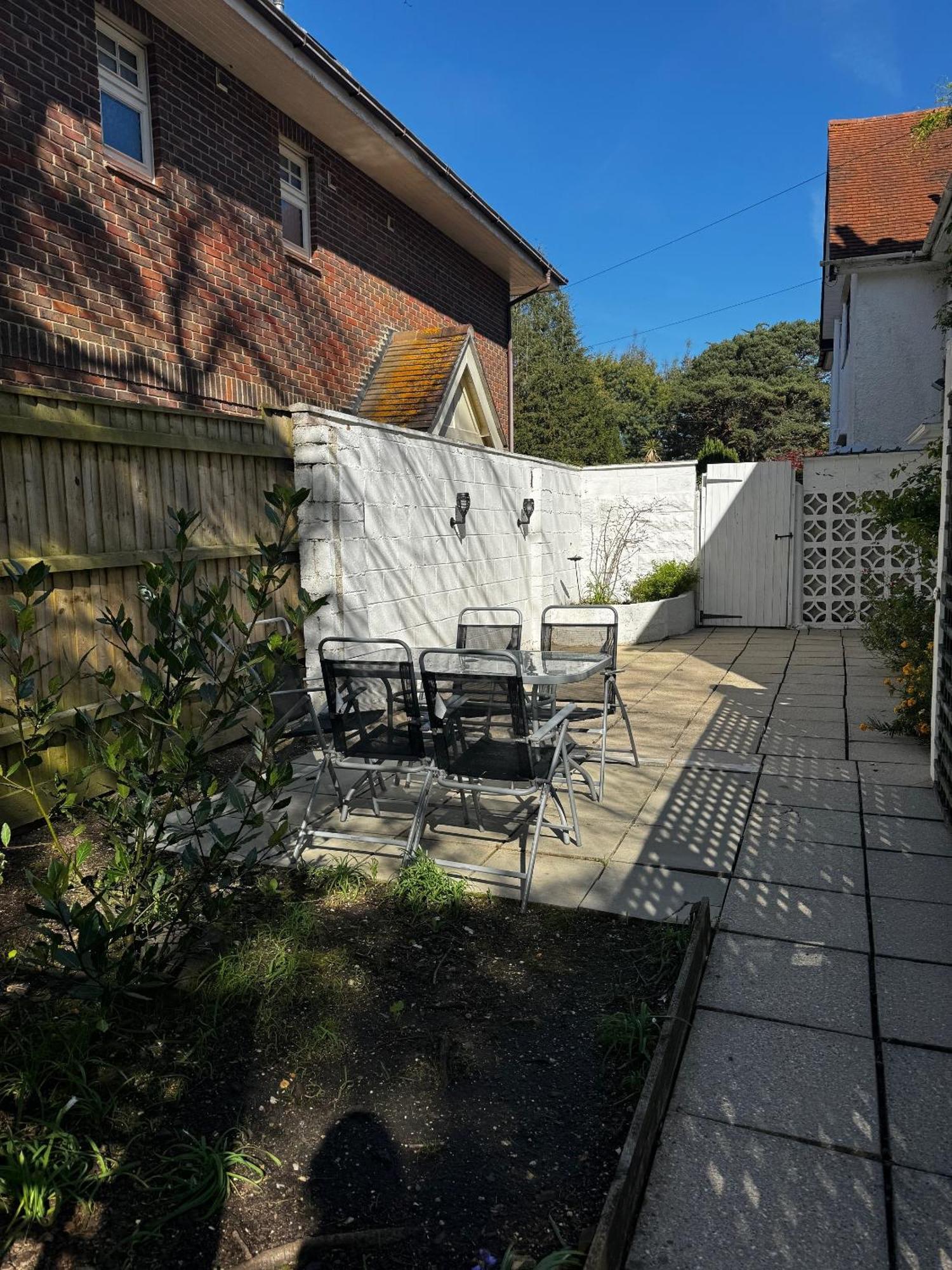 Apartment In Canford Cliffs Close To Sandbanks Beach Poole Eksteriør bilde
