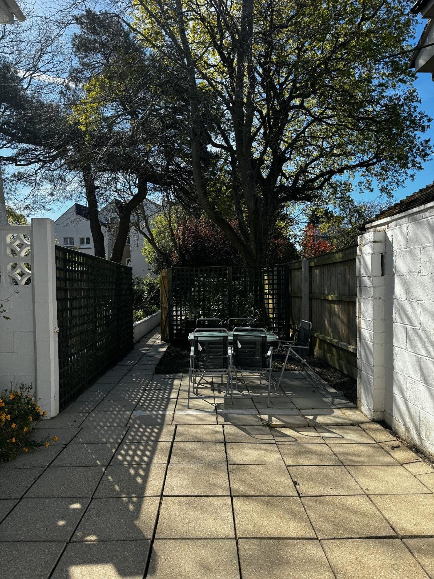 Apartment In Canford Cliffs Close To Sandbanks Beach Poole Eksteriør bilde