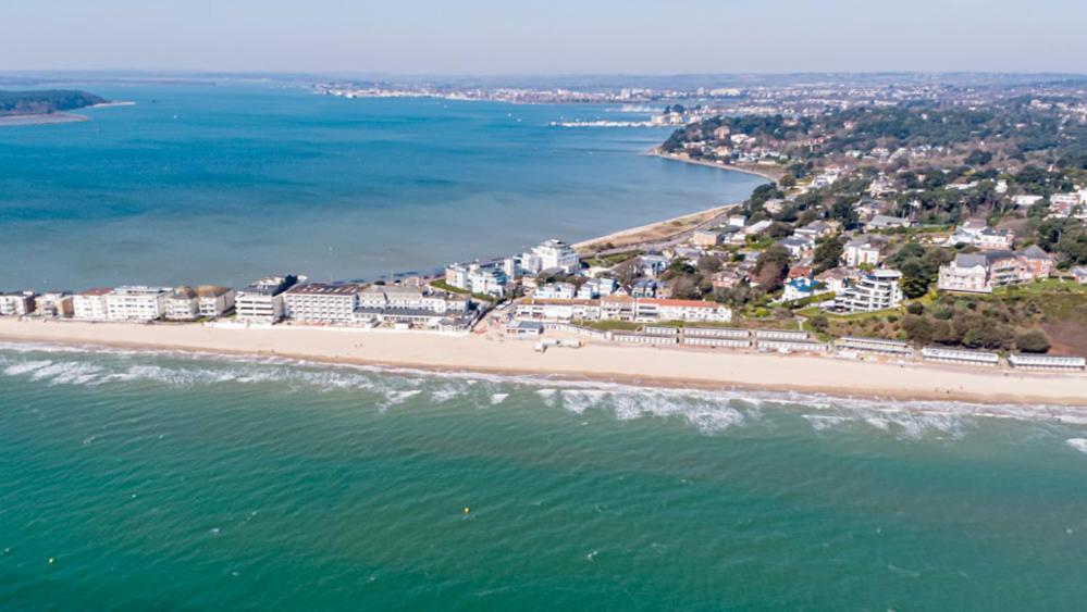 Apartment In Canford Cliffs Close To Sandbanks Beach Poole Eksteriør bilde