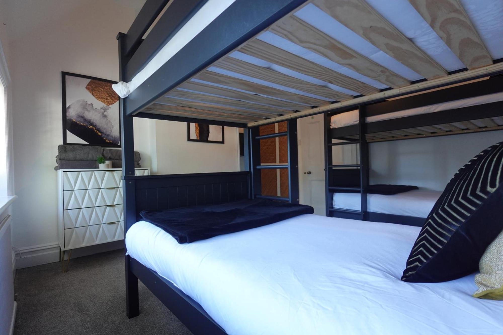 Apartment In Canford Cliffs Close To Sandbanks Beach Poole Eksteriør bilde