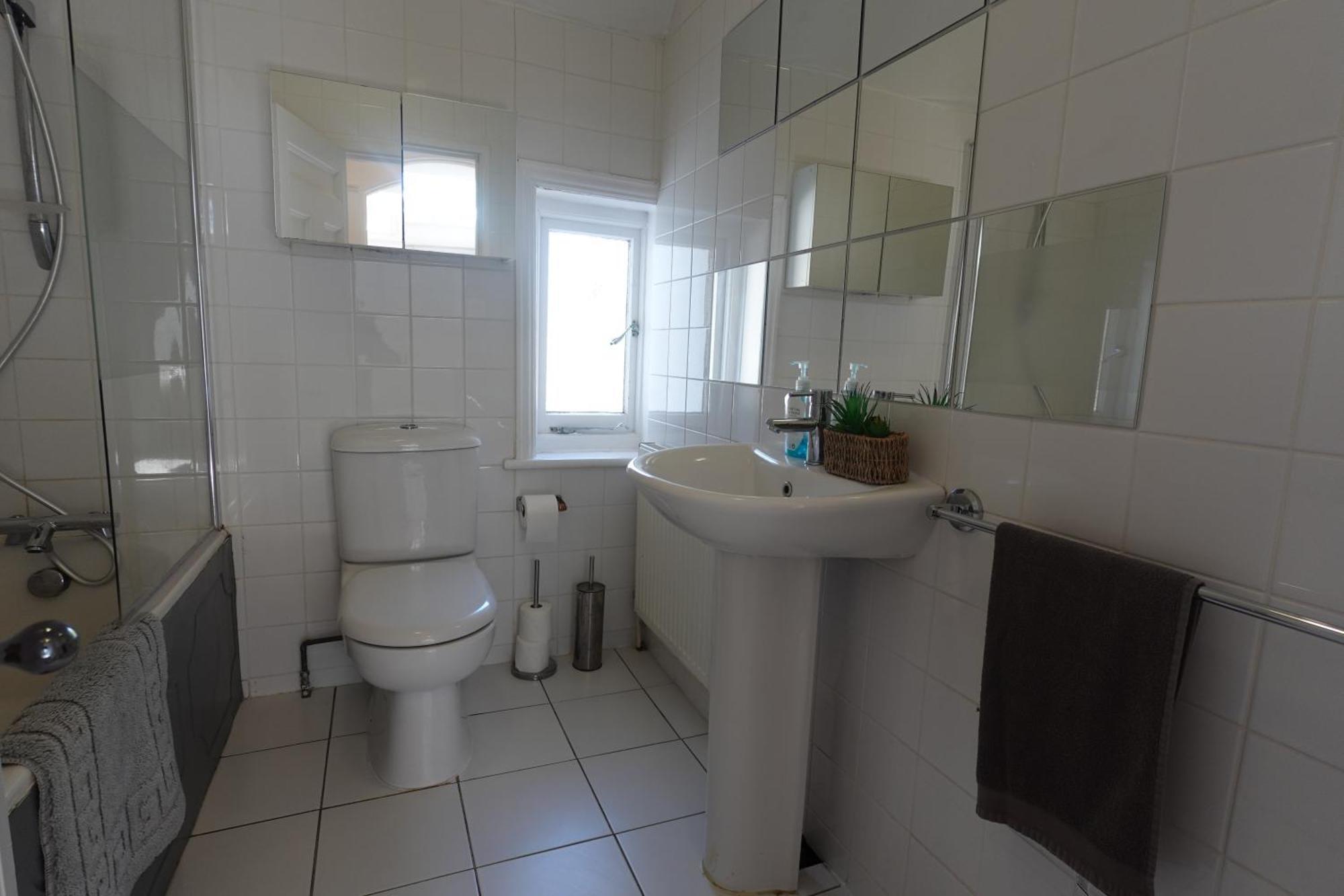 Apartment In Canford Cliffs Close To Sandbanks Beach Poole Eksteriør bilde