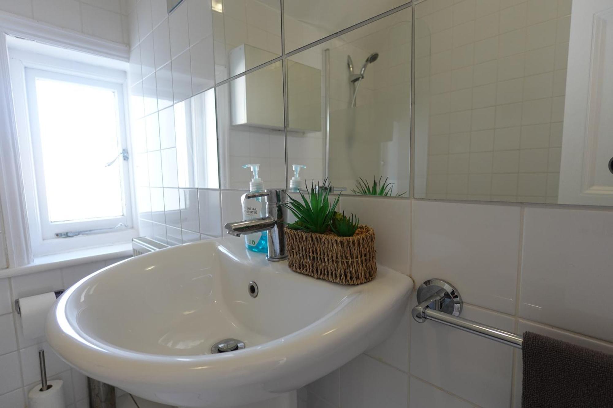 Apartment In Canford Cliffs Close To Sandbanks Beach Poole Eksteriør bilde